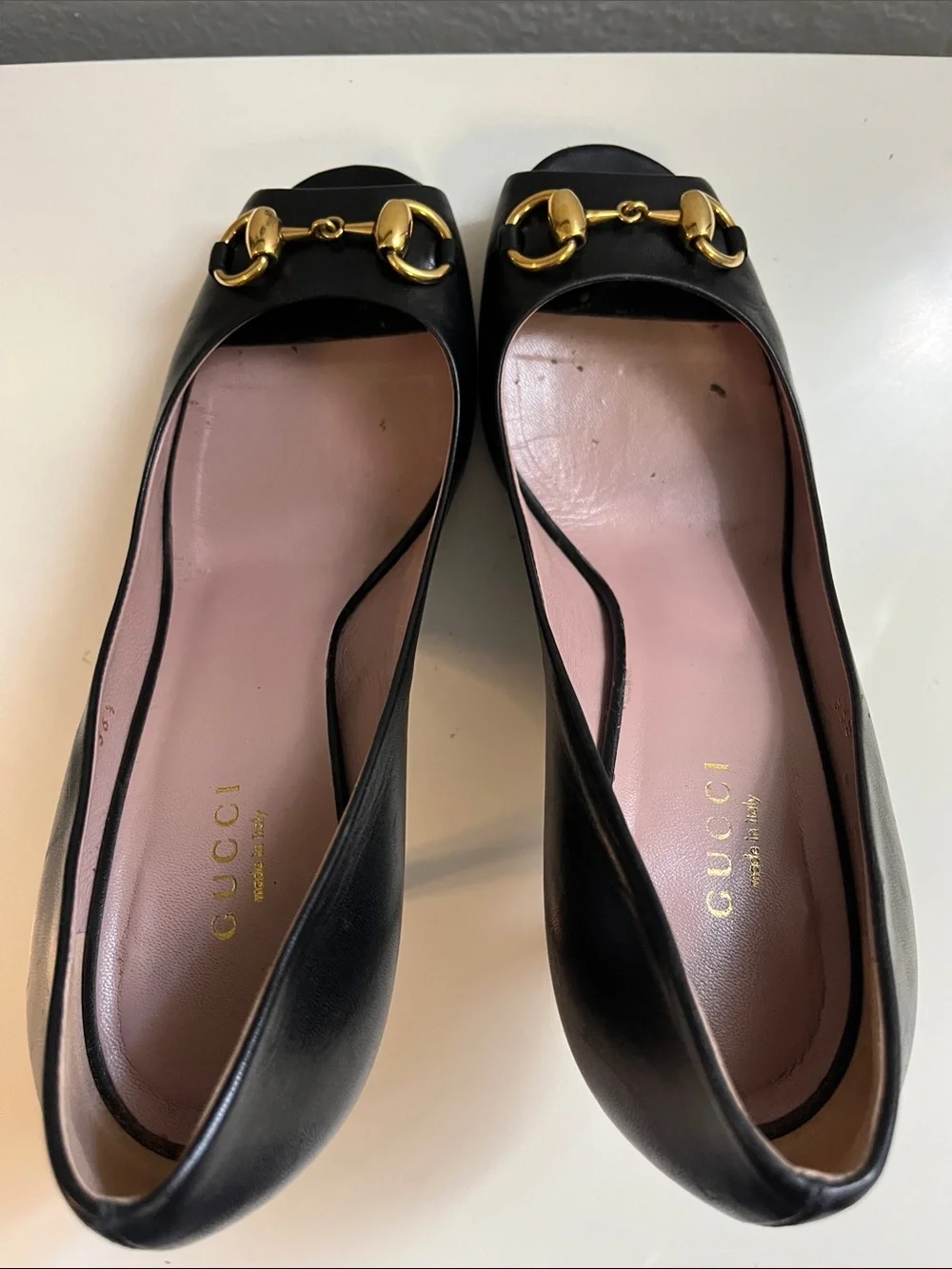 Gucci Black Leather Peep-Toe Pumps with Gold Horsebit
